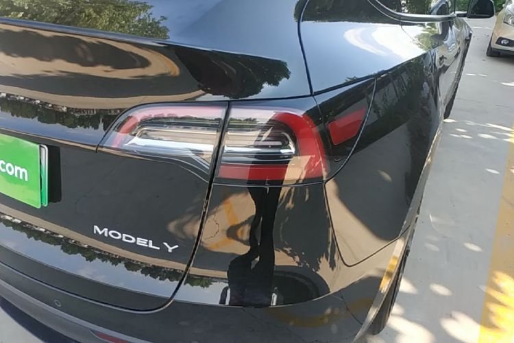 Tesla Model Y 2023 #8 Tesla Model Y 2023 car image #8