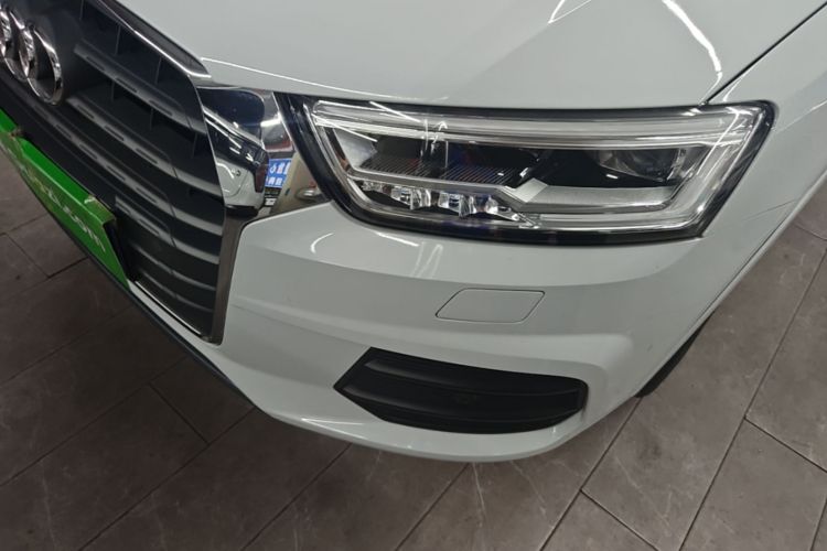 Audi Q3 2017 car image #23