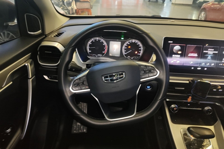 GEELY Coolray 2022 car image #11