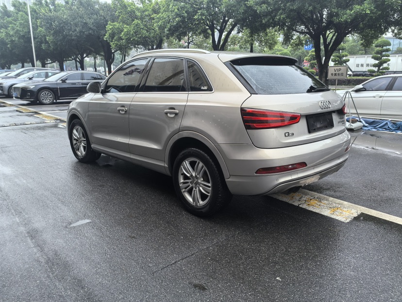 Audi Q3 2015 car image #4
