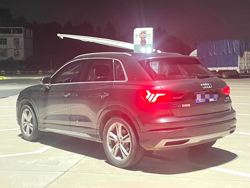 Audi Q3 2021 car image #7