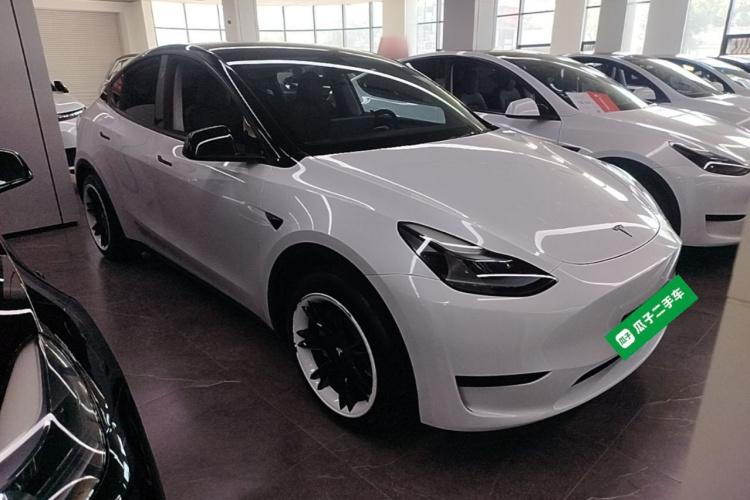 Tesla Model Y 2024 #4 Tesla Model Y 2024 car image #4