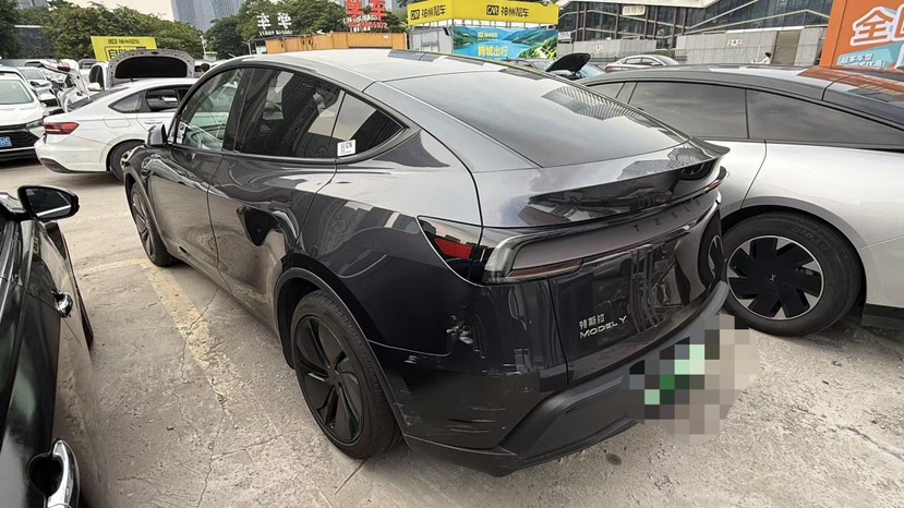 Tesla Model Y 2025 #5 Tesla Model Y 2025 car image #5