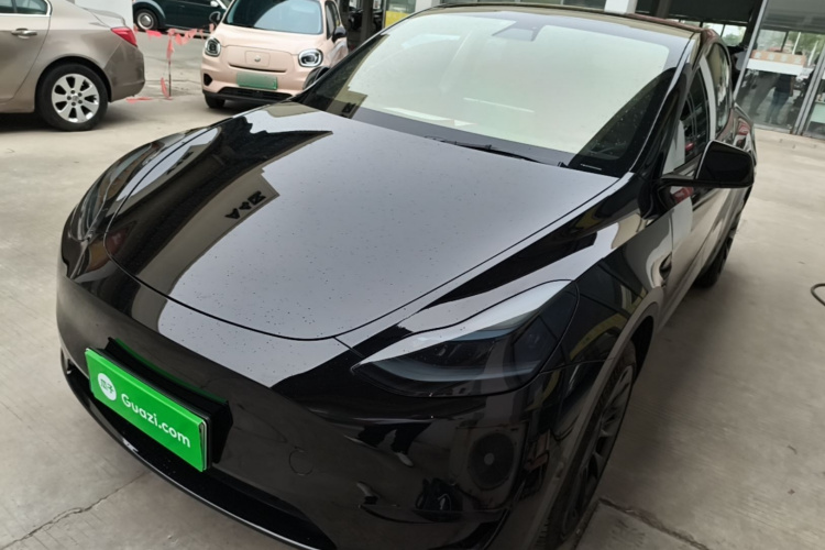 Tesla Model Y 2023 car image #2