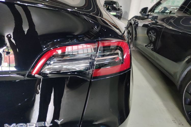 Tesla Model Y 2022 immagine di auto #8