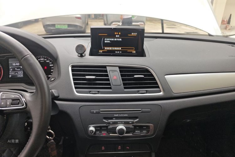 Audi Q3 2019 car image #15