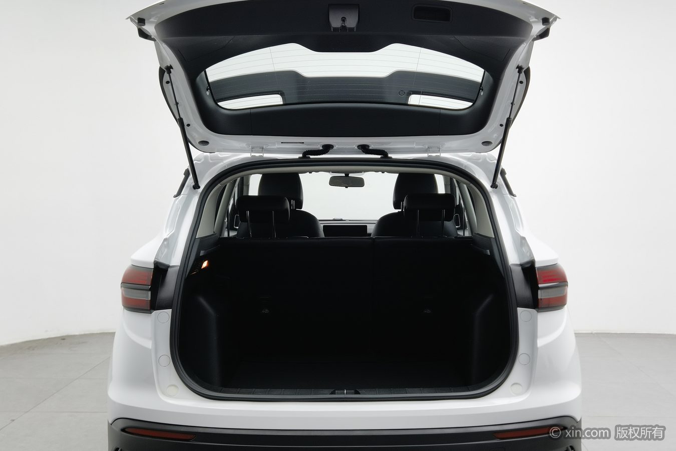 GEELY Coolray 2024 изображение автомобиля #17