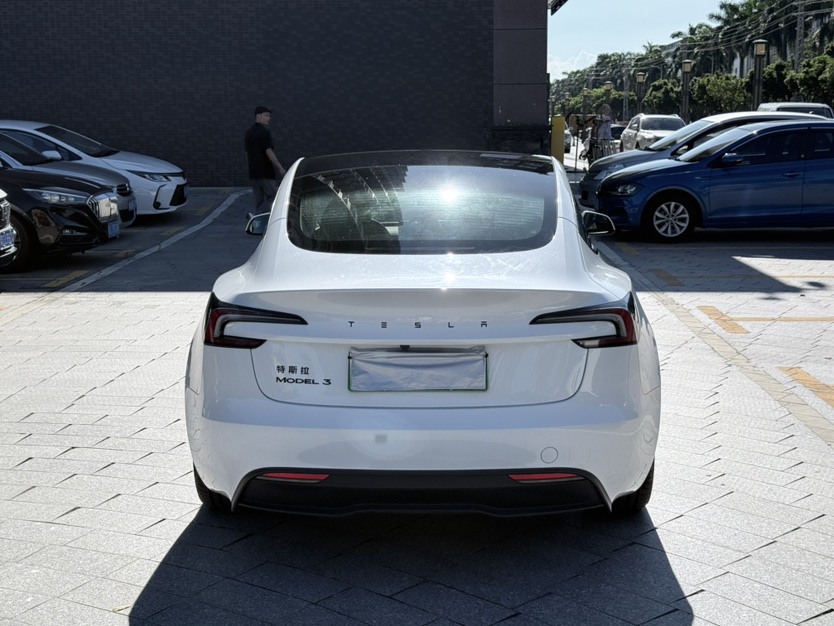 Tesla Model 3 2025 immagine di auto #8
