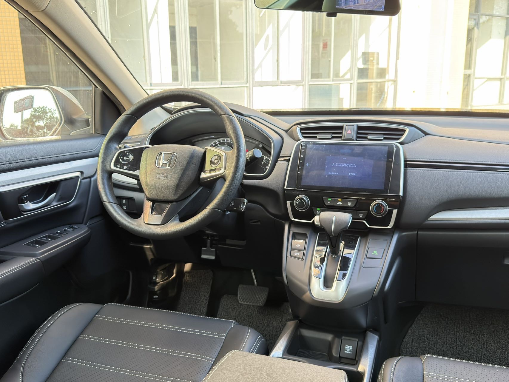 2019 car image #11
