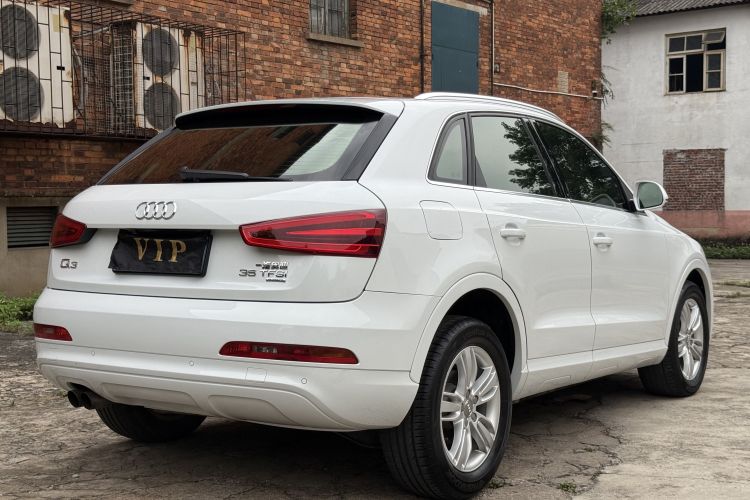 Audi Q3 2016 car image #6