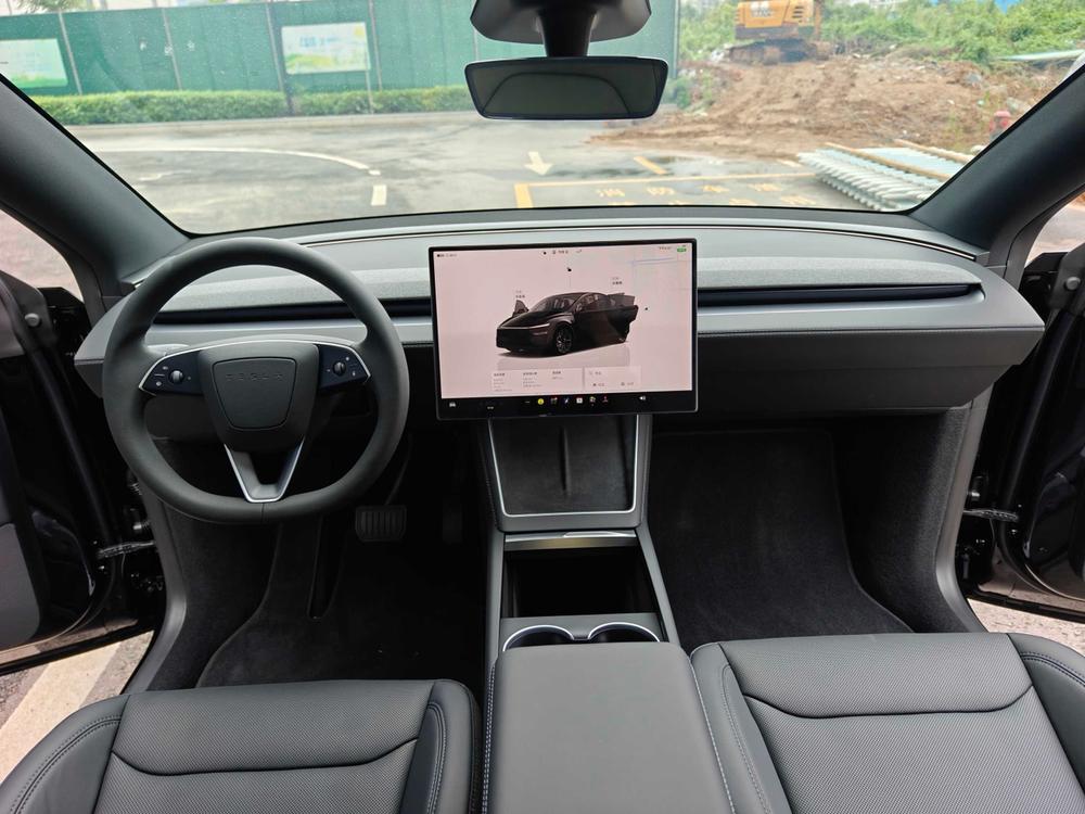 Tesla Model Y 2026 #12 Tesla Model Y 2026 car image #12