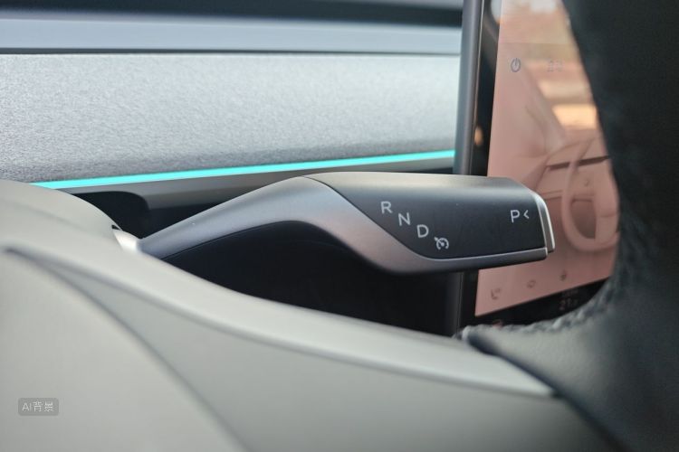 Tesla Model Y 2025 #16 Tesla Model Y 2025 car image #16