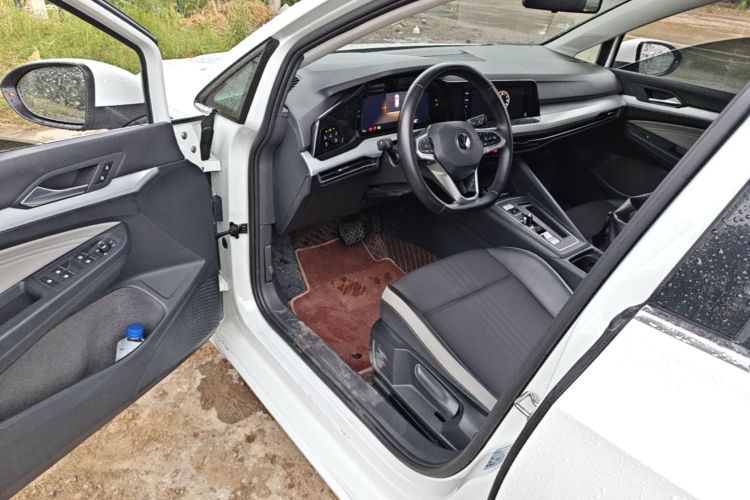 Volkswagen Golf 2021 car image #16