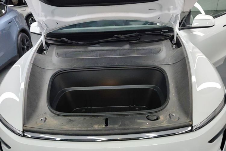 Tesla Model Y 2025 #20 Tesla Model Y 2025 immagine di auto #20