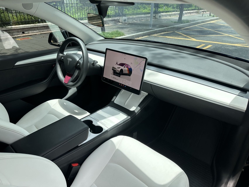 Tesla Model Y 2022 #9 Tesla Model Y 2022 car image #9