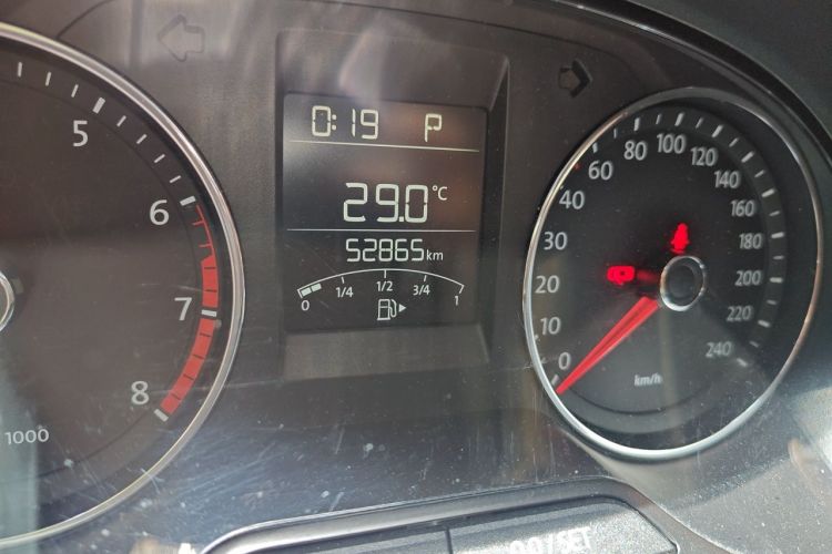 Volkswagen Polo 2015 car image #8