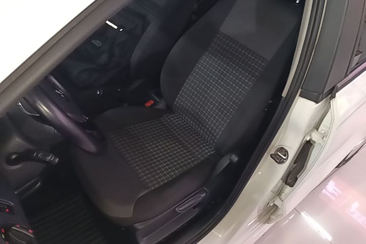 Volkswagen Polo 2016 car image #19
