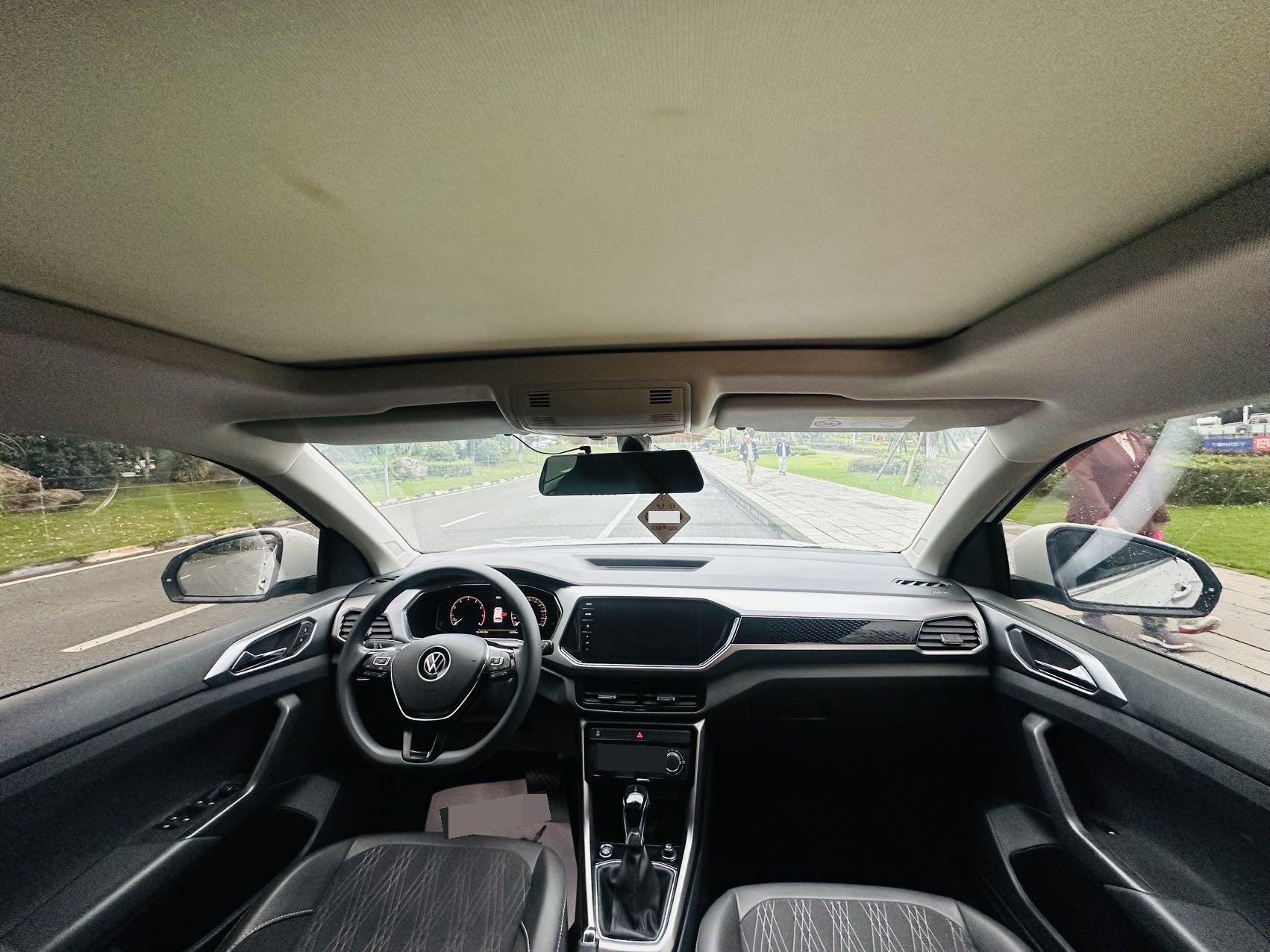 Volkswagen T-Cross 2024 car image #9