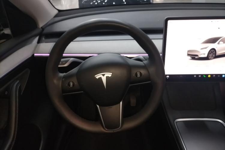 Tesla Model Y 2024 #11 Tesla Model Y 2024 car image #11