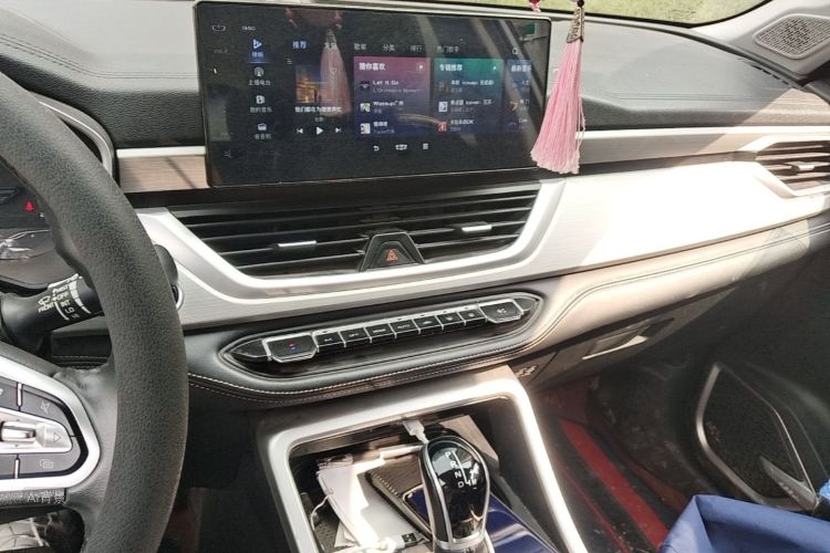 GEELY Vision X6 2020 car image #15