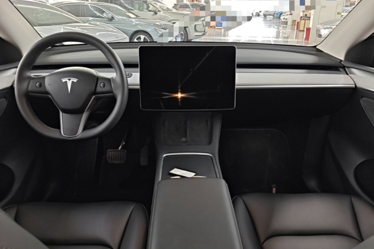 Tesla Model Y 2024 #11 Tesla Model Y 2024 car image #11