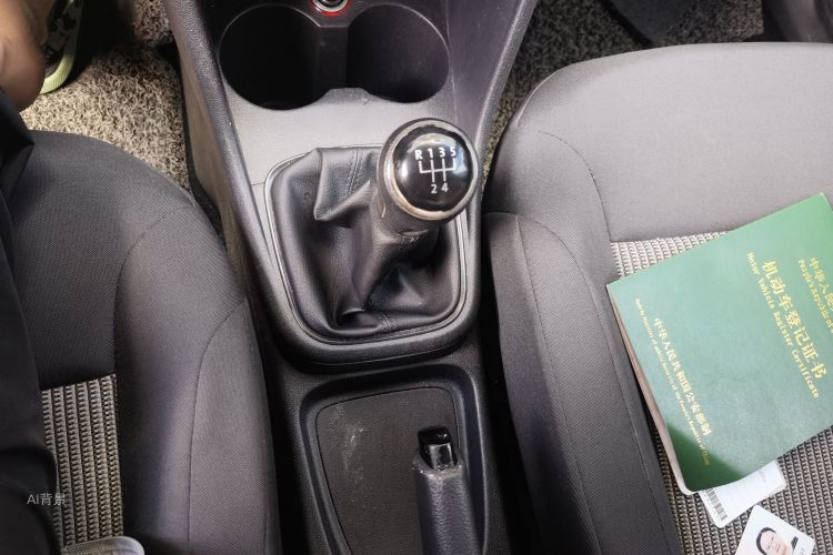 Volkswagen Polo 2015 car image #16