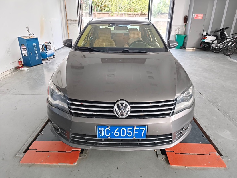 Volkswagen Bora 2013 Volkswagen Bora 2013 صورة سيارة
