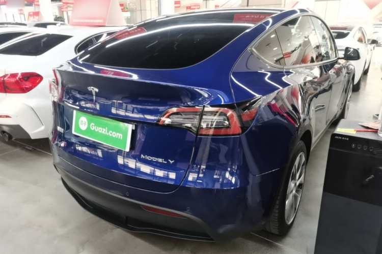 Tesla Model Y 2022 #5 Tesla Model Y 2022 car image #5