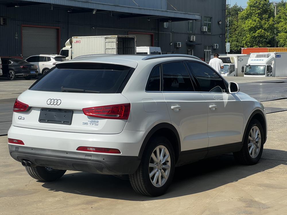Audi Q3 2014 car image #6