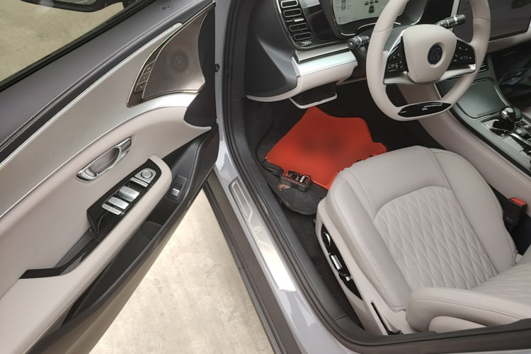 BYD Han 2024 car image #16