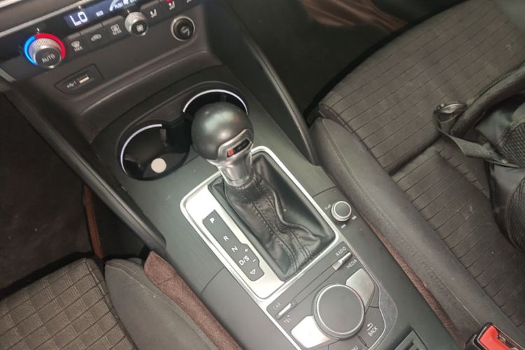 Audi A3 2017 car image #14