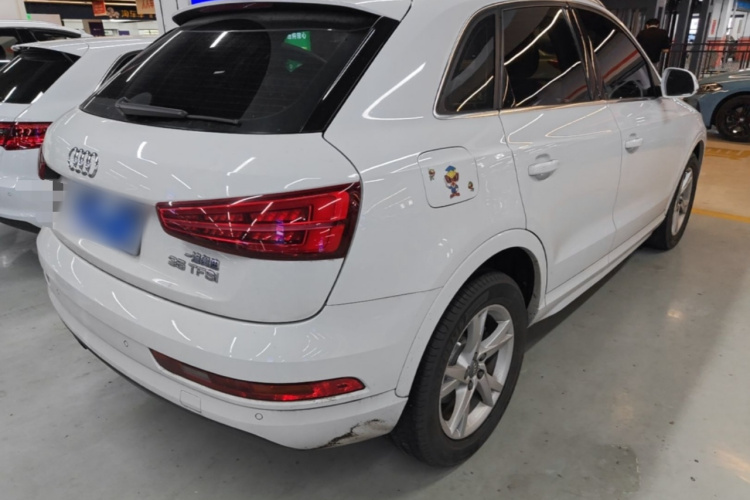 Audi Q3 2017 car image #7