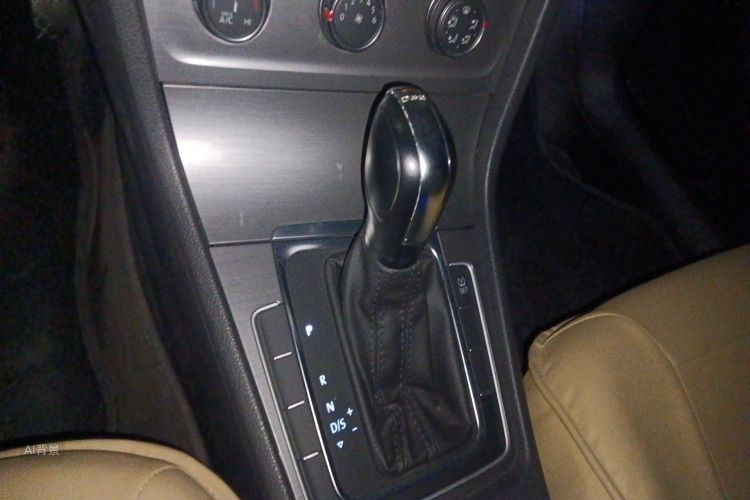 Volkswagen Golf 2015 imagen de coche #16