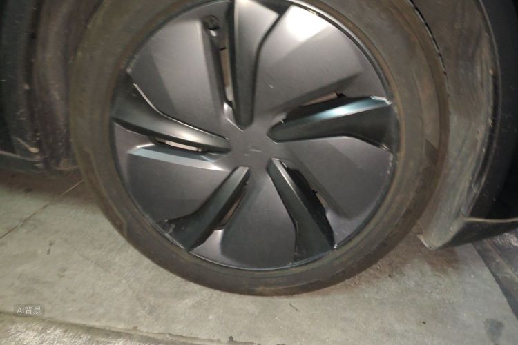 Tesla Model Y 2025 car image #9