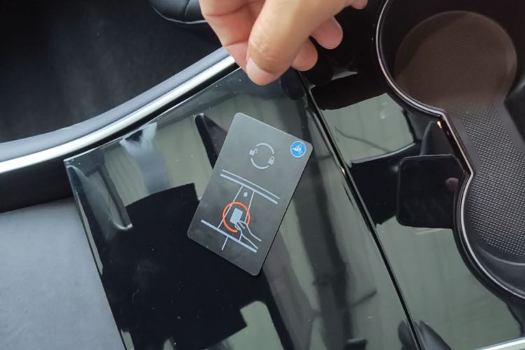 Tesla Model 3 2020 car image #9