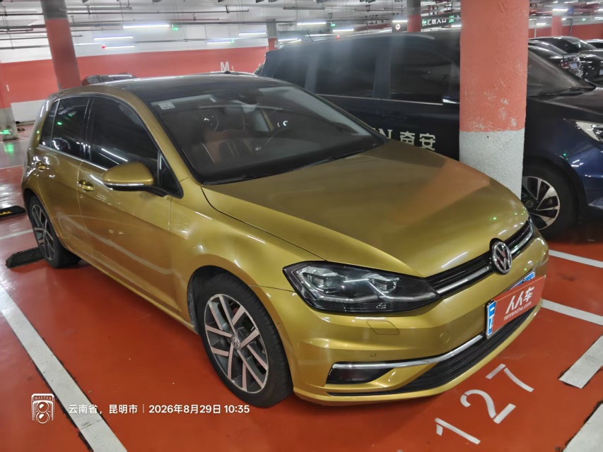 Volkswagen Golf 2018 car image #3