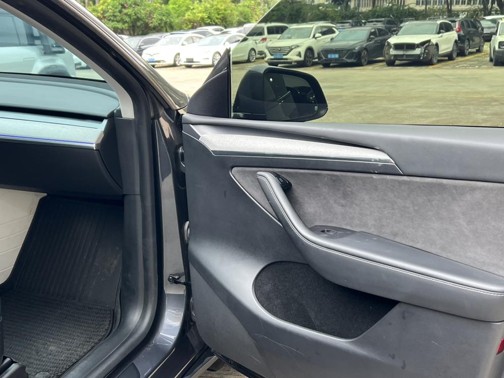 Tesla Model Y 2022 car image #13