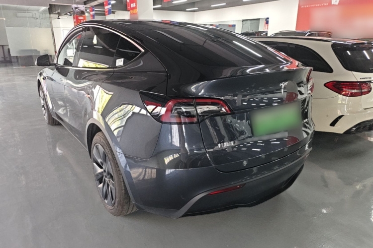 Tesla Model Y 2024 car image #5
