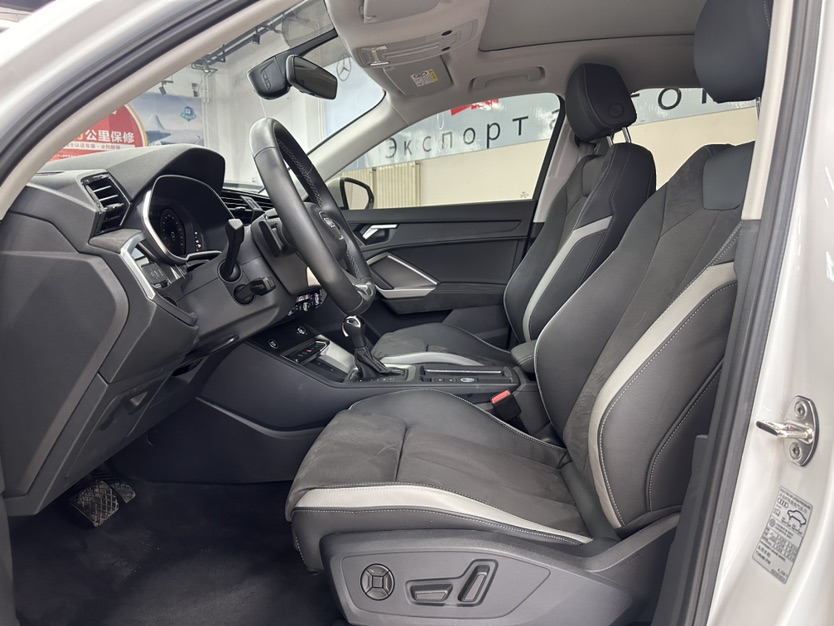 Audi Q3 2023 car image #7