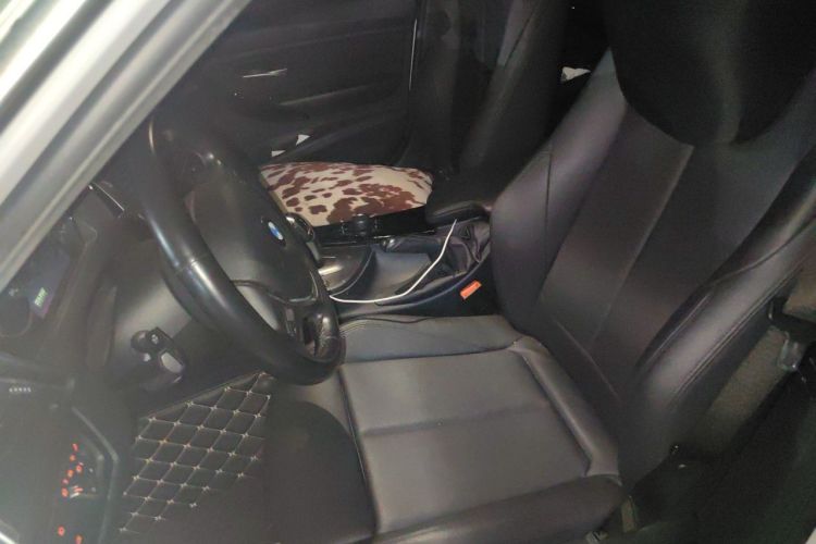 BMW 3 Series 2018 car image #24