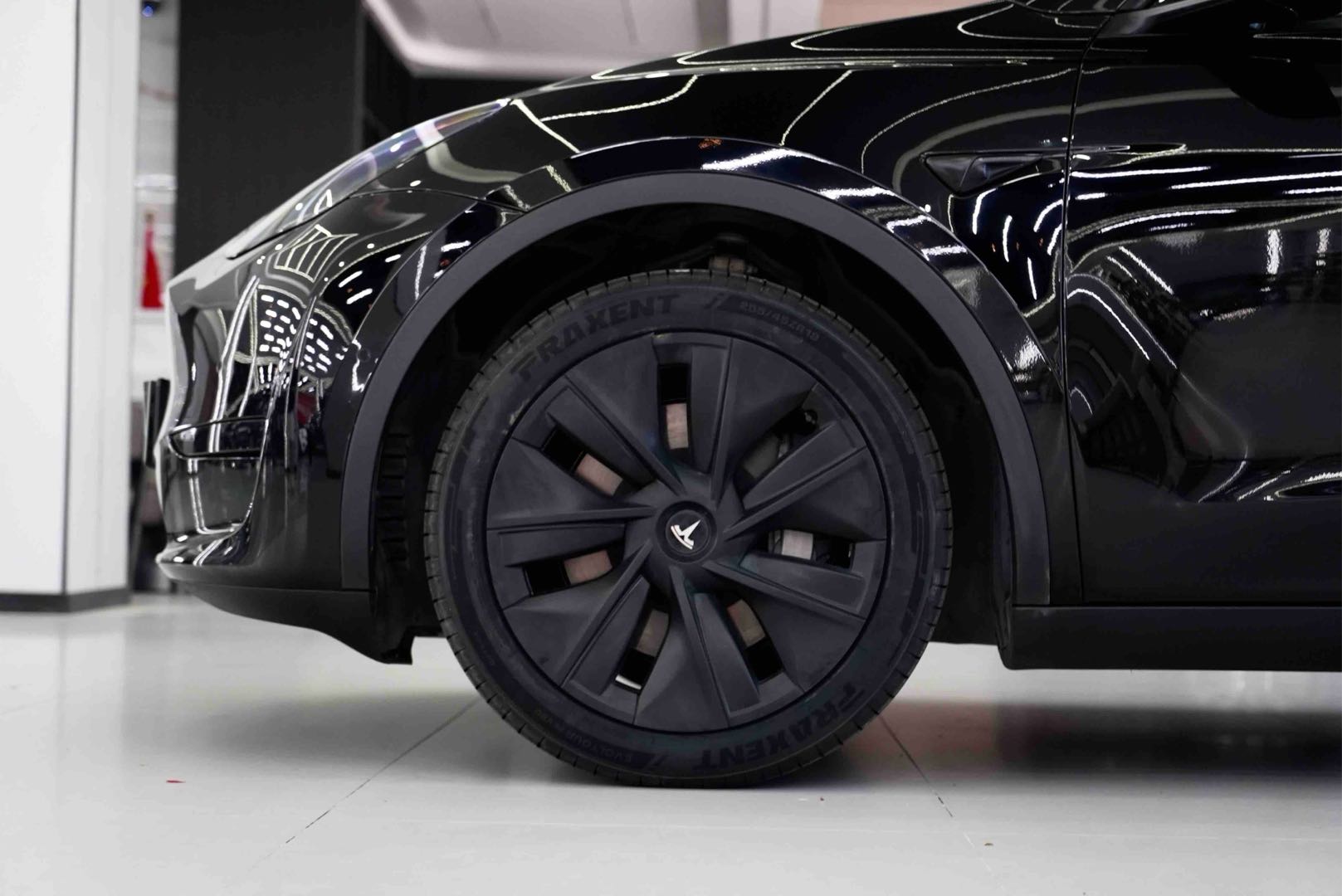 Tesla Model Y 2023 #16 Tesla Model Y 2023 car image #16