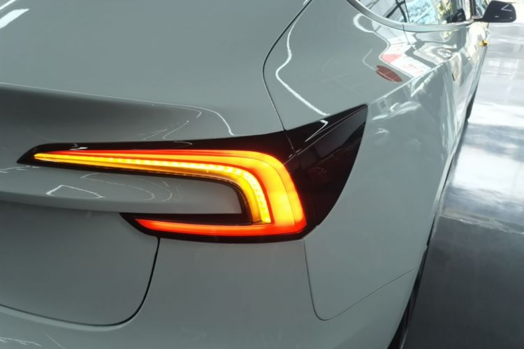 Tesla Model 3 2024 car image #8