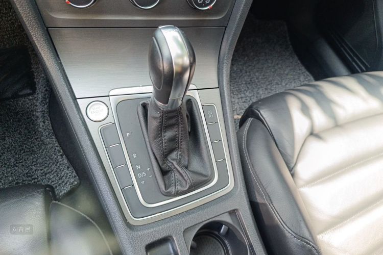 Volkswagen Golf 2015 car image #16
