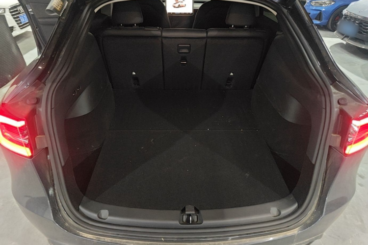 Tesla Model Y 2024 #19 Tesla Model Y 2024 car image #19