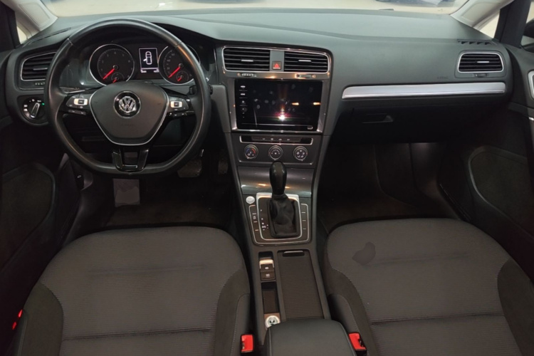 Volkswagen Golf 2020 car image #11