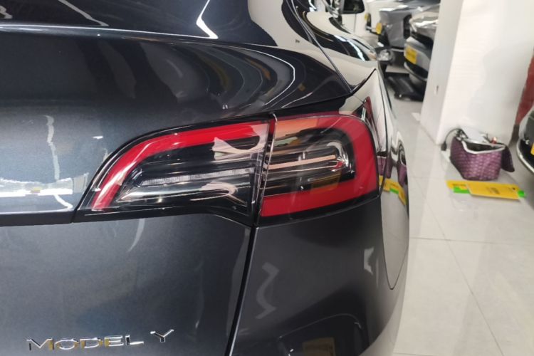 Tesla Model Y 2024 #8 Tesla Model Y 2024 car image #8