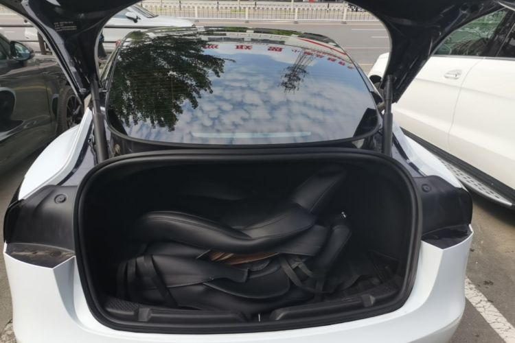 Tesla Model 3 2025 car image #19