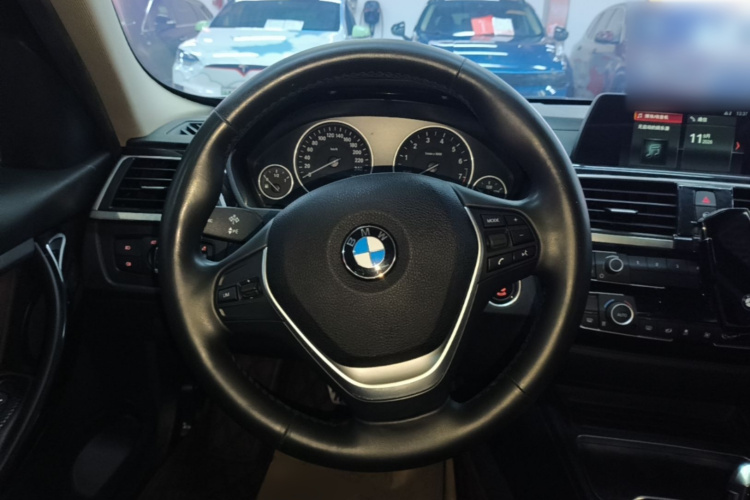 BMW 3 Series 2018 car image #11
