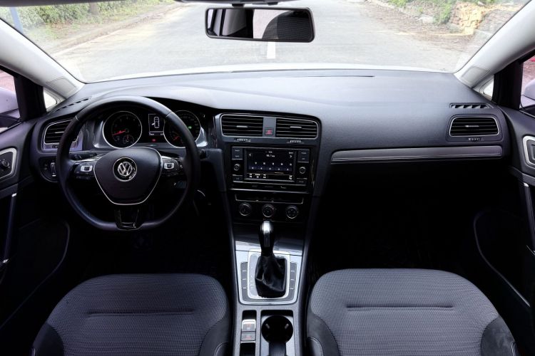 Volkswagen Golf 2018 car image #10
