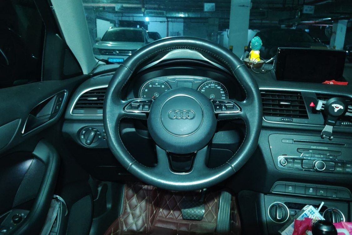 Audi Q3 2018 car image #22